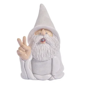 Engraçado Fumar Anão Jardim Escultura Enfeites, Scornful Assistente Gnome Estátua, interior e exterior Figurine Presente, Home Yard Decoração 10 principais vendas estátua mago - №9