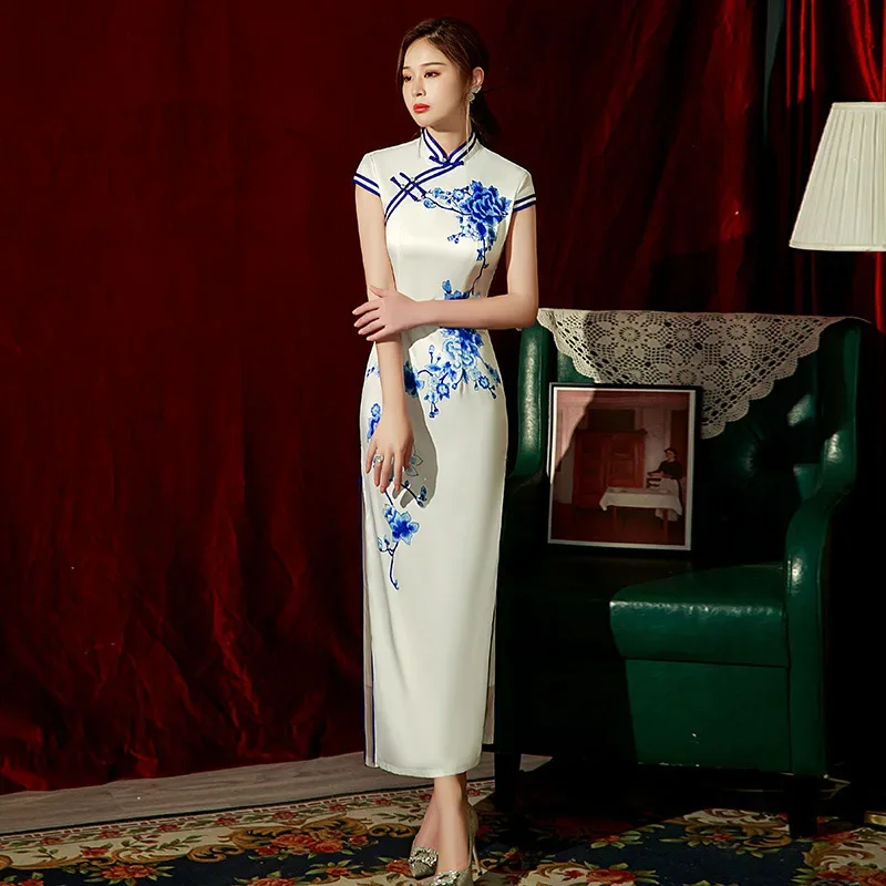 Yourqipao ฤดูร้อนสีขาวยาว Cheongsam สง่างาม Elegant Retro Qipao สไตล์จีนแบบดั้งเดิมชุดราตรีสําหรับสตรี