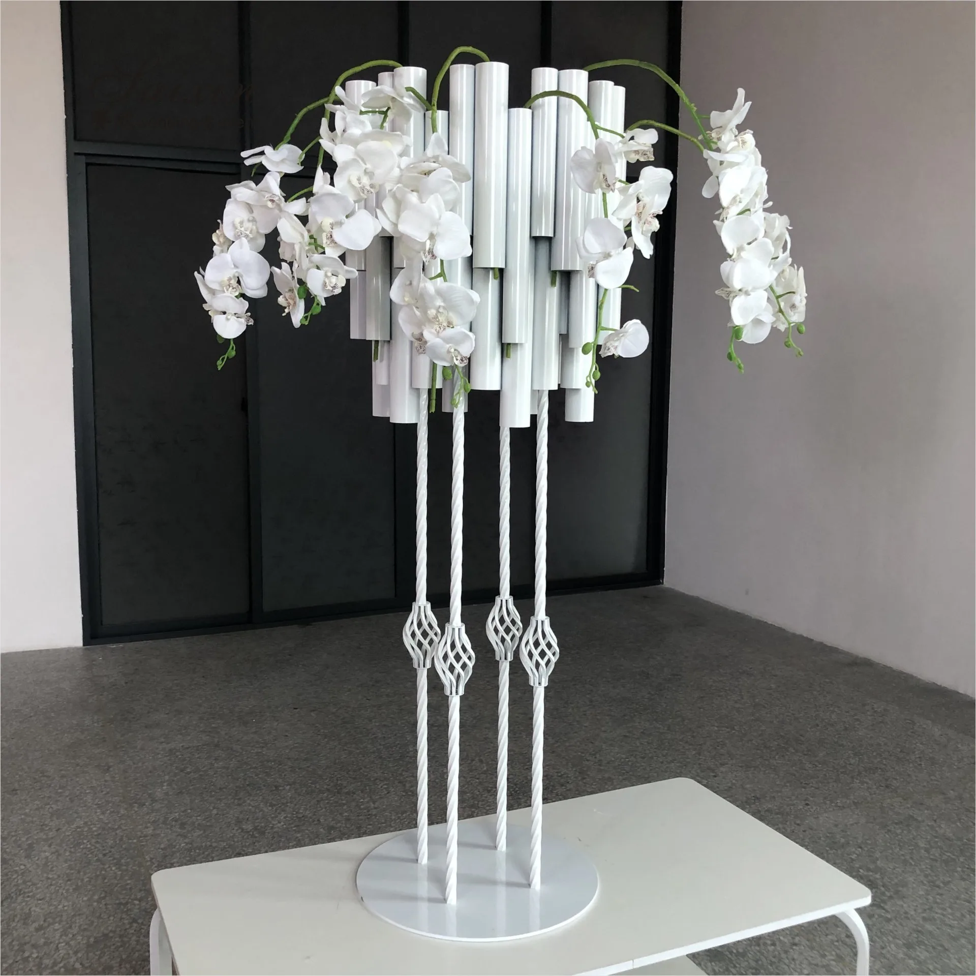 結婚式の装飾用品、ユニークな形の金属製装飾フラワー スタンド - Party Event Supply Store のレビューと価格