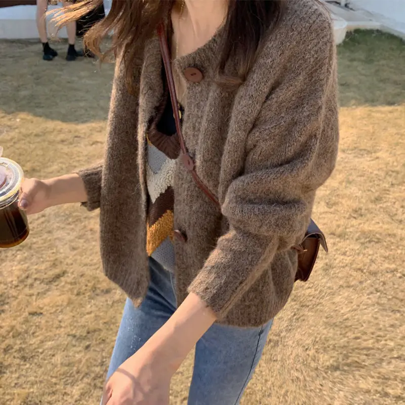 2025 جديد إمرأة سترة متماسكة الخريف الشتاء فضفاضة تناسب خمر النمط الياباني معطف قصير سميكة معطف شتاء