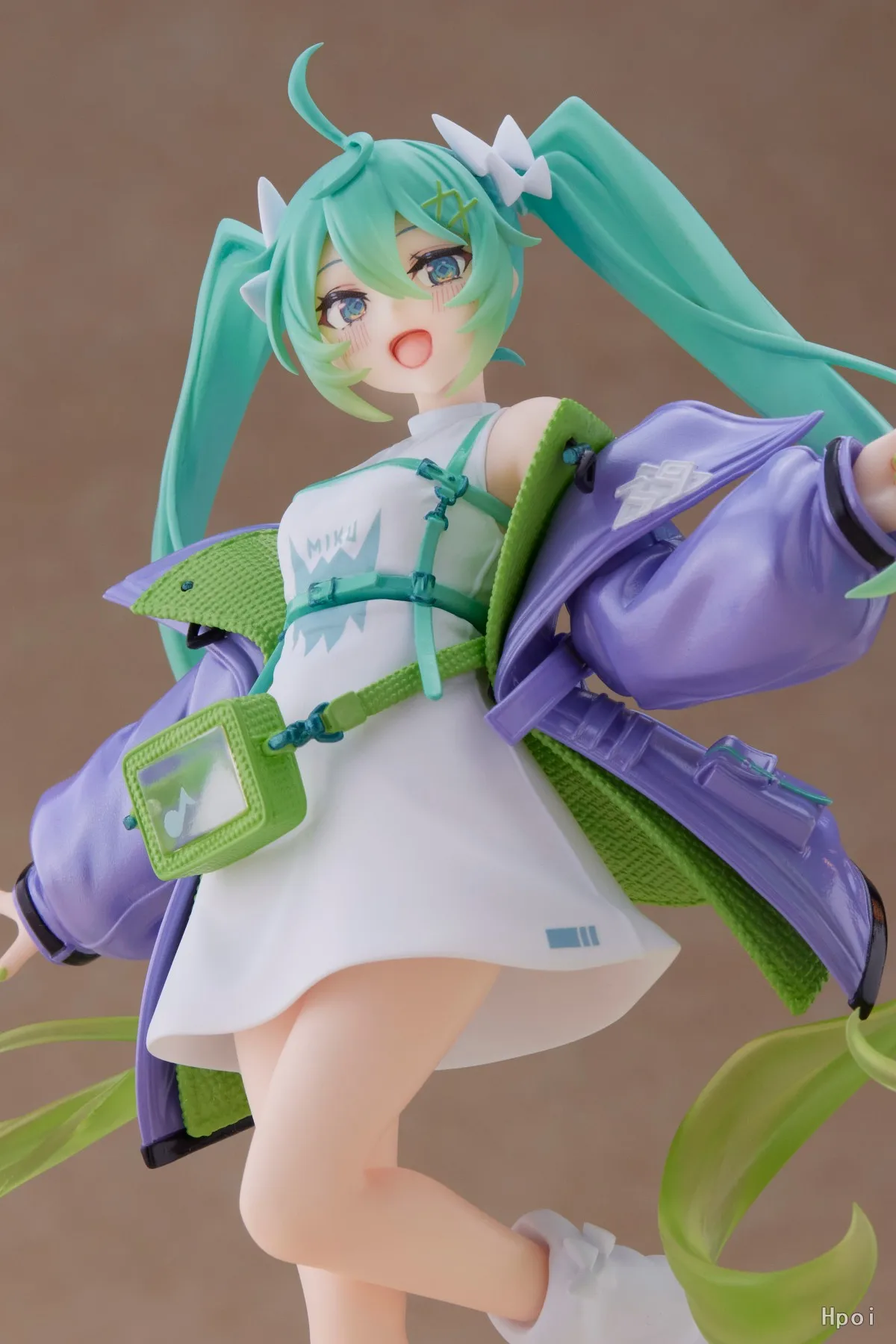 ฟิกเกอร์แฟชั่น Hatsune Miku อะนิเมะ18ซม. ชุดแฟชั่นแบบสบายๆของตกแต่งกระเป๋าสะพายไหล่โมเดลของเล่นของขวัญของสะสมฟิกเกอร์ aciton