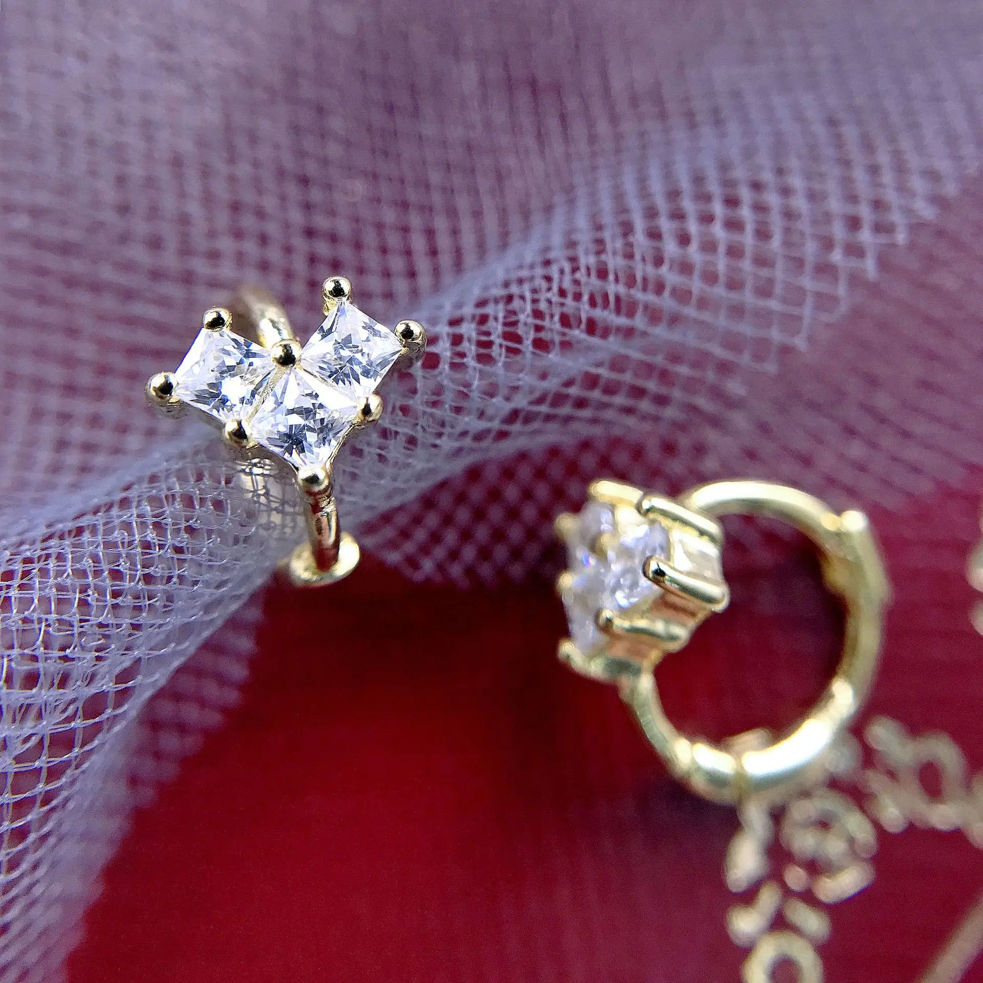 

S925 Sterling silver diamond Zircon Love shaped ear buckle Temperament personality All simple ear bone nails small ear loops