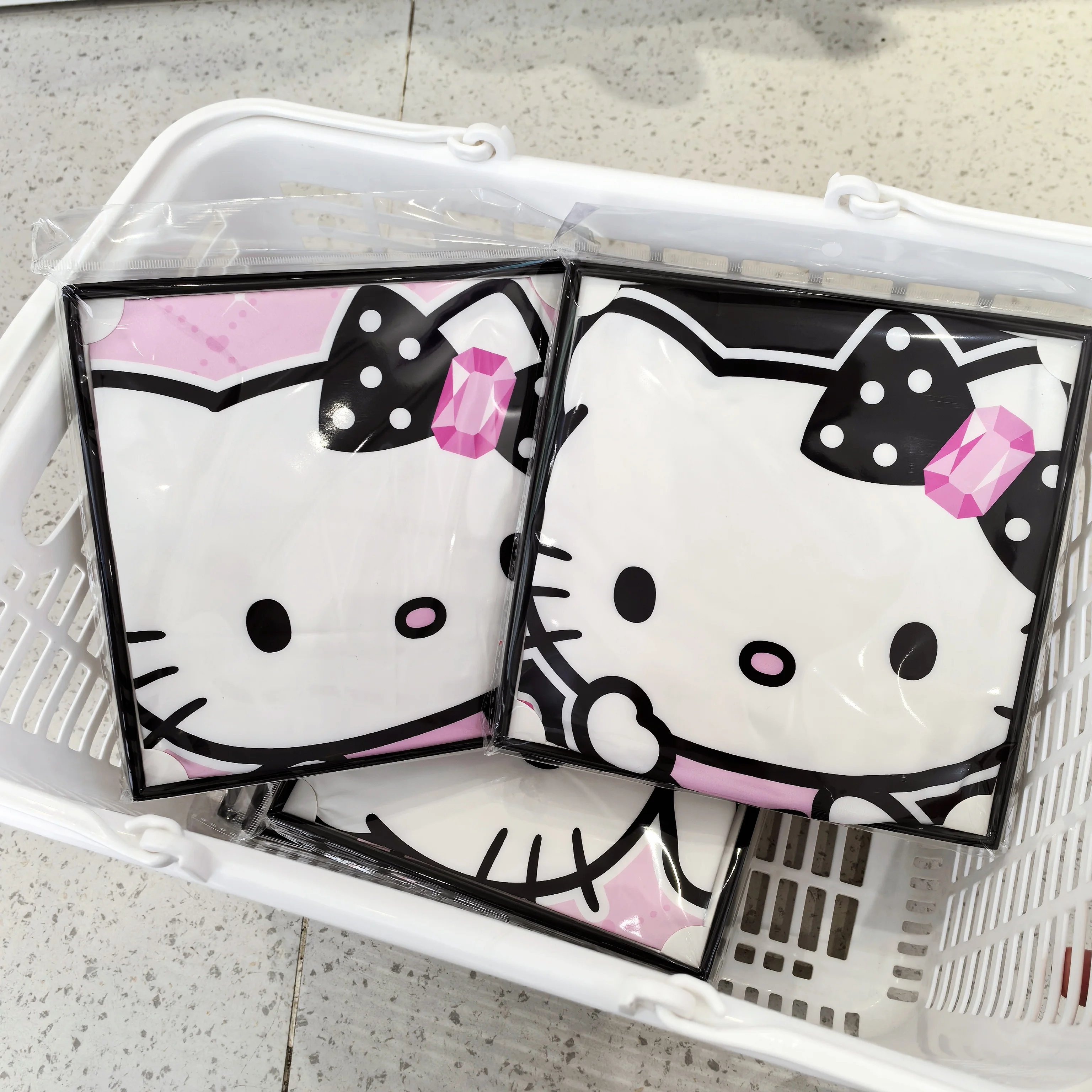 

Стильный квадратный шарф Hello Kitty 55 см, сверкающая блестящая бандана для вечеринок, головные уборы в стиле каваи в стиле ретро и модный аксессуар на шею, подарок