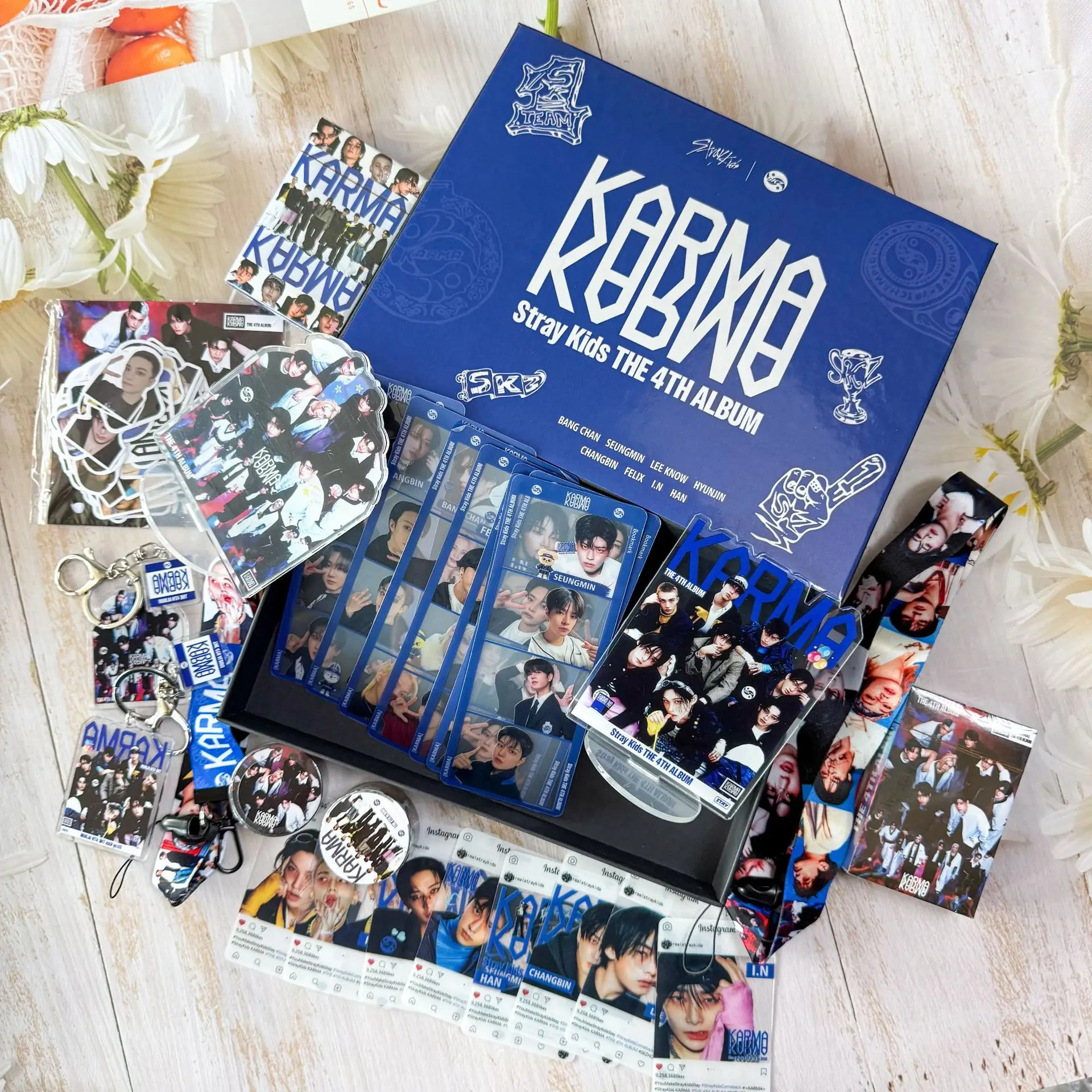 New Skzoo Stray Kids Big Gift Box Karma Skz Peripheral Set Keychain Card Hanging Rope Stickers Bookmark Standing Sign Fans Gift