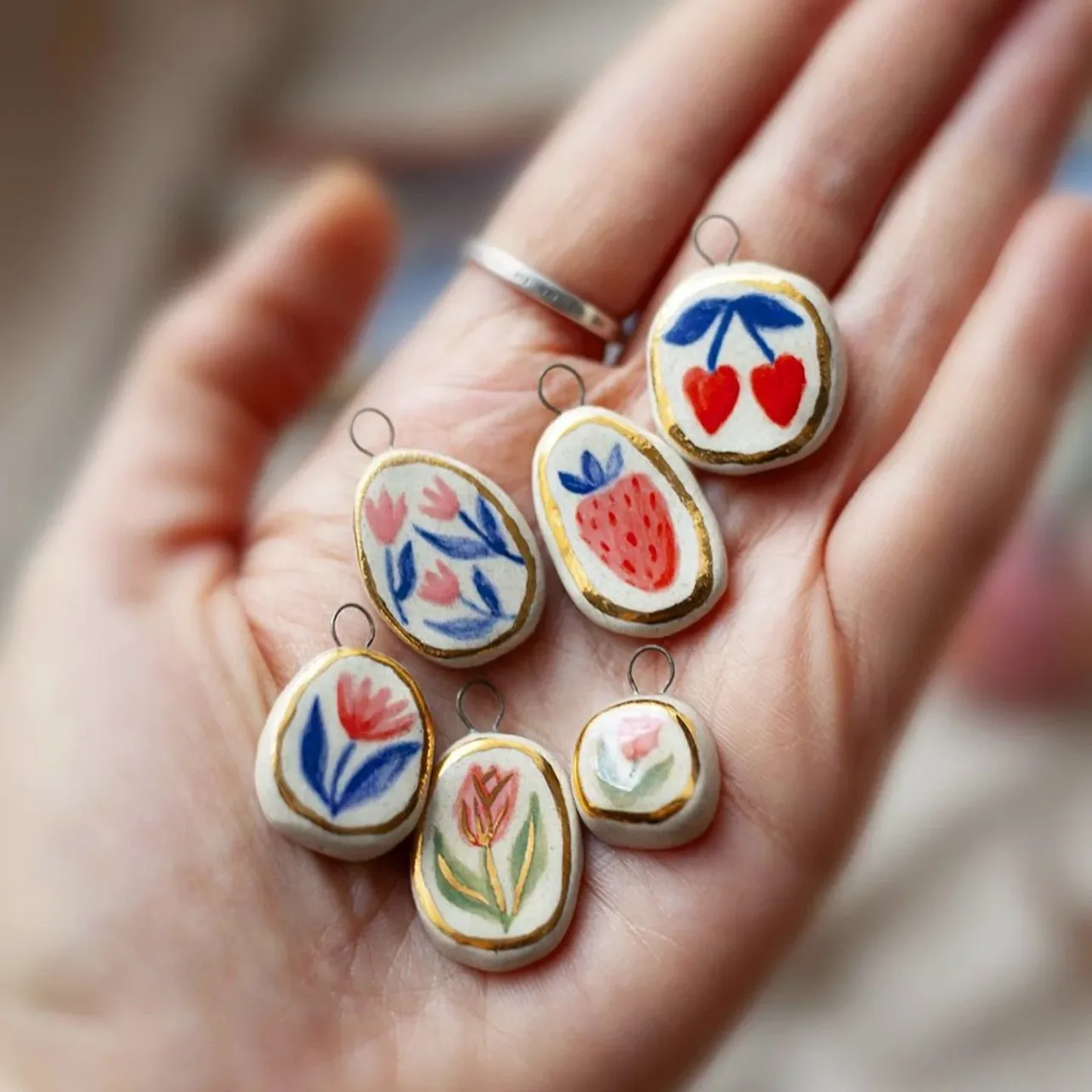 

1Pcs Cartoon Series Strawberry Pendants DIY Oil Drip Painting Colorful Set For Necklace Pendant And Bracelet Matching