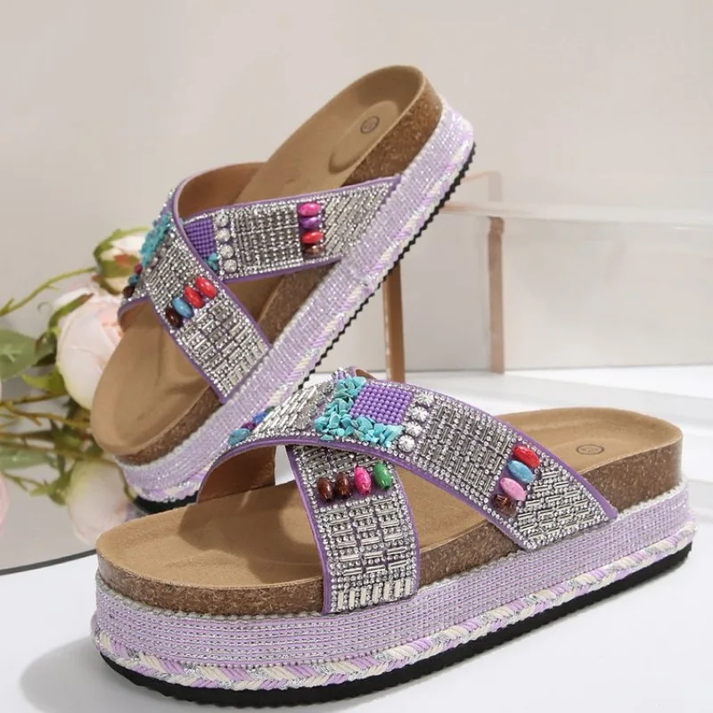2026 Neue Sommer Bohemian-Style Plateau-Keilsandalen mit Strass-Dekor, Slip-On Casual Urlaubs-Damenpantoletten