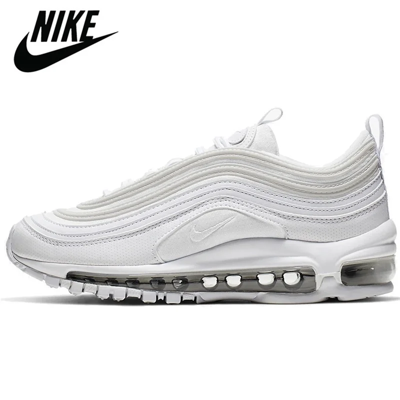 مراجعة شاملة لـ Nike Air Max 97 Triple Black Triple White Wolf Grey: الأحذية الرياضية المثالية لمحبي الأبيض