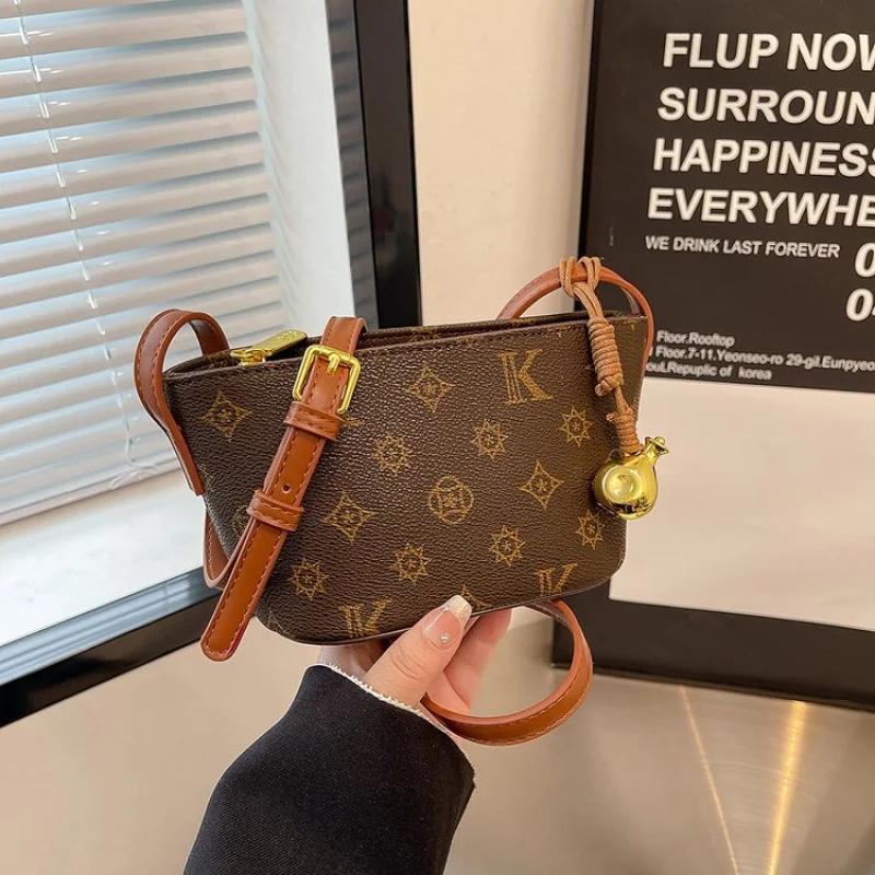 

Casual Simple Vintage Crossbody Bag For Women Solid Color Trendy Fashion Commuter Use Everyday Elegance