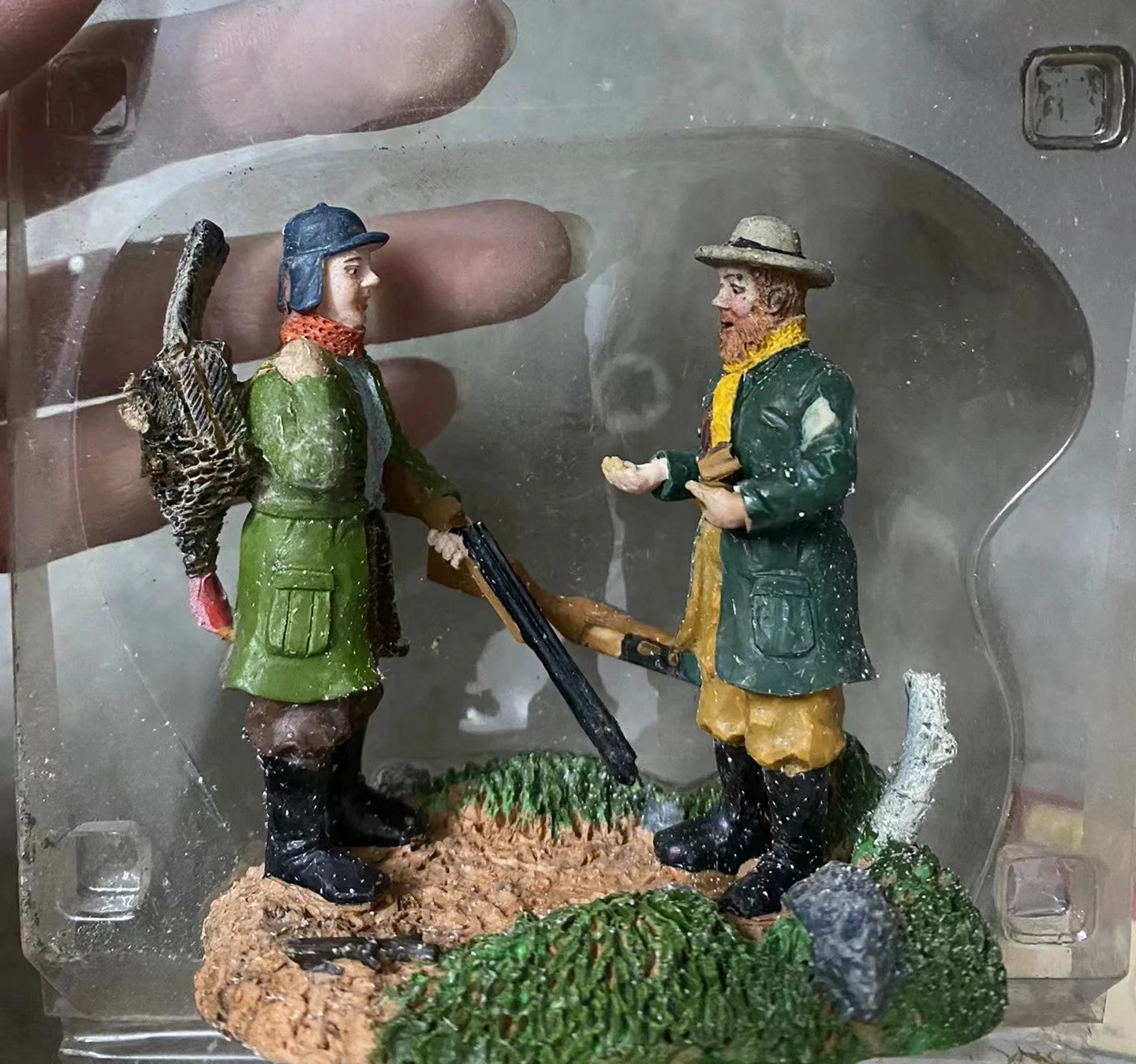 Resin figure mental psychological sand table game box court therapy after  the hunt