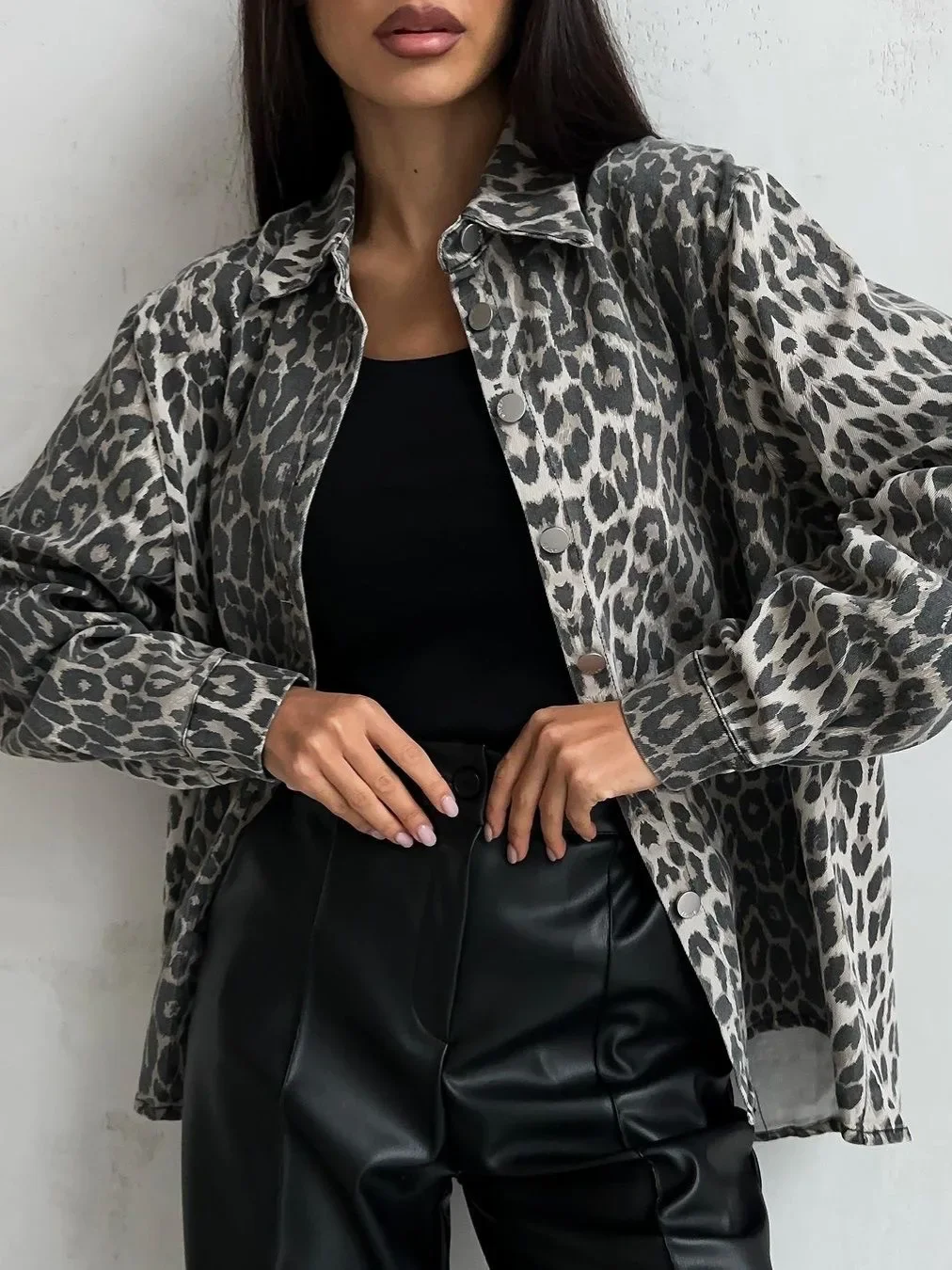 Casual Leopard Print Denim Jacket for Women, Spring Loose Fit with Pockets and Buttons, Trendy Vintage Mid-Length Denim