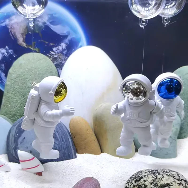 Aquarium Ornaments Floating Decoration Simulation Astronaut Action Figure Ornaments Landscaping Fish Tank Float Underwater World