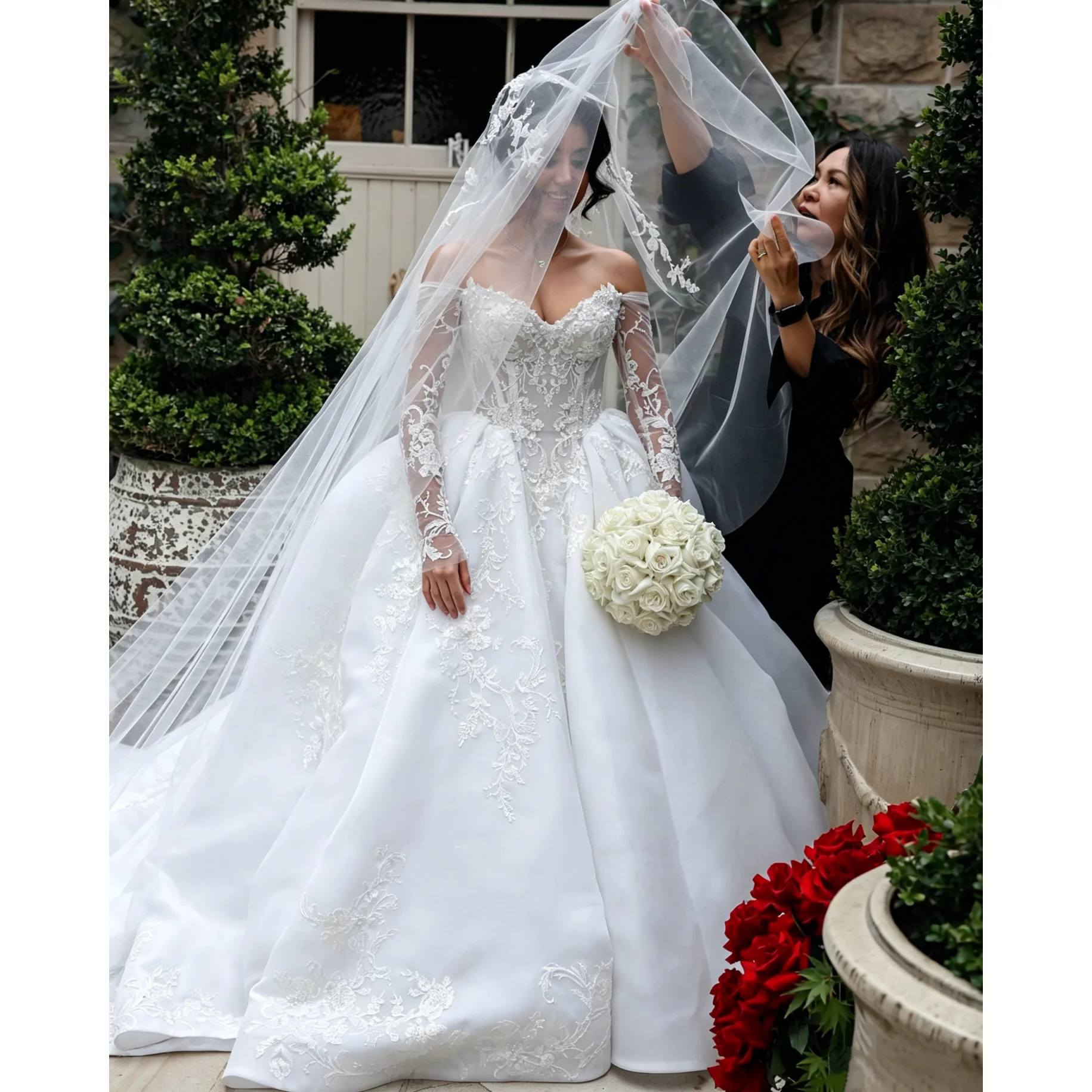 

Luxury White Lace Ball Dress Wedding Dress Sweetheart Off Shoulder Long Sleeve Bridal Dress A-line Princess Party Dress Custom