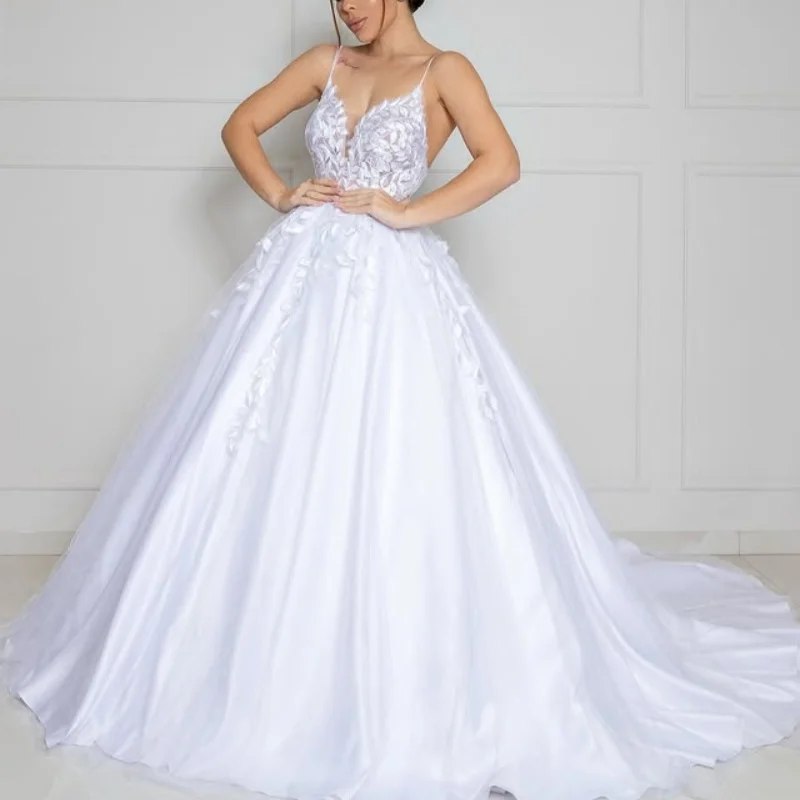 

Customized Shiny White Ball Gown Royal Wedding Dresses Long tail applique Made Robe De
