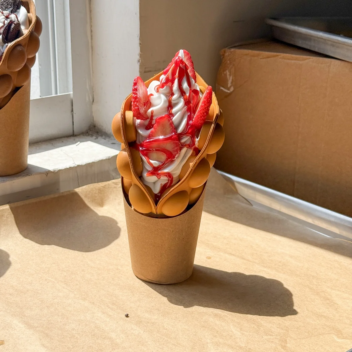 وافل بيض الشوكولاتة والفاكهة والآيس كريم المقلد - نكهات متنوعة وحلوى وهمية، وديكور عيد الفصح، ودعامة صور للحفلات #4