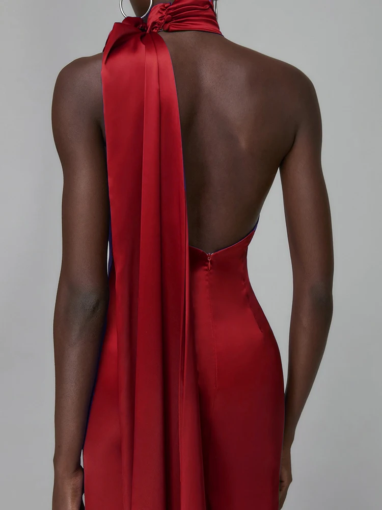 Robes de soirée élégantes en satin rouge à épaules dénudées avec détails roses – Robe de soirée formelle de luxe sans manches à col licou