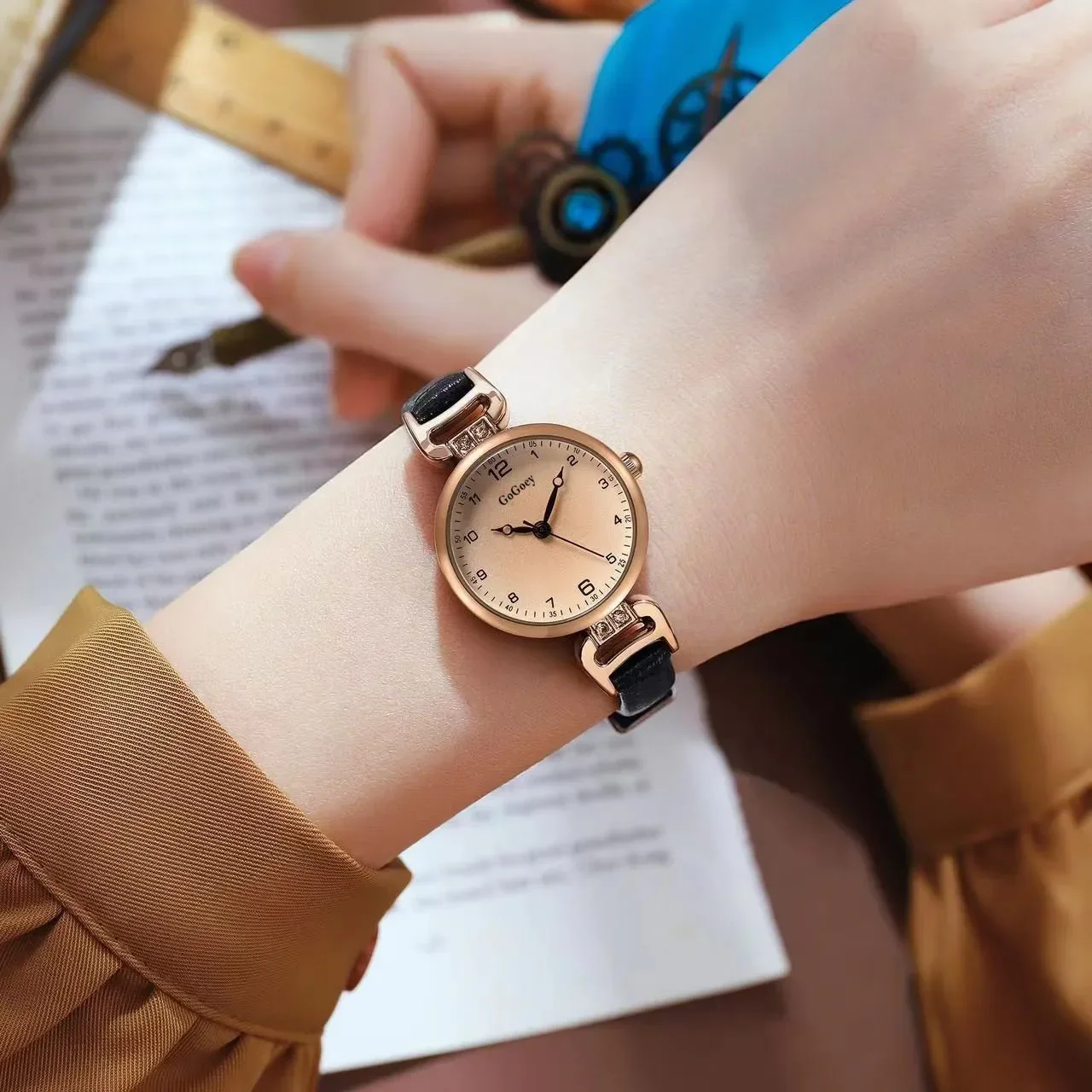 New Fashion Women Watches Simple Quartz Wristwatches Leather Watches Girls Students Clock Ladies Watch Gift Relojes De Mujeres