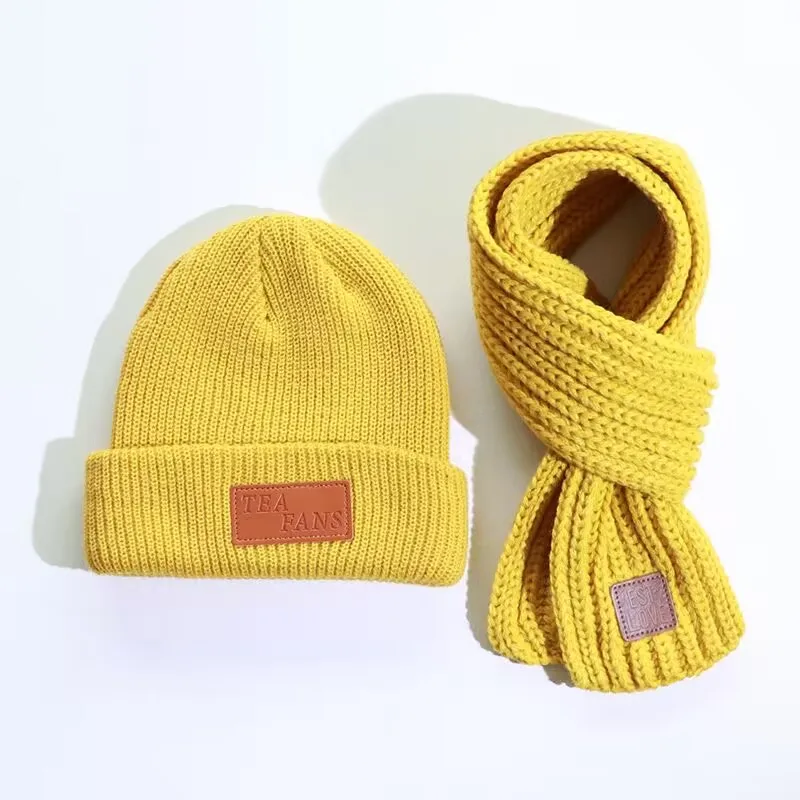 Simple children\'s knitted suit for boys and girls fashion autumn and winter warm hat scarf two-piece set