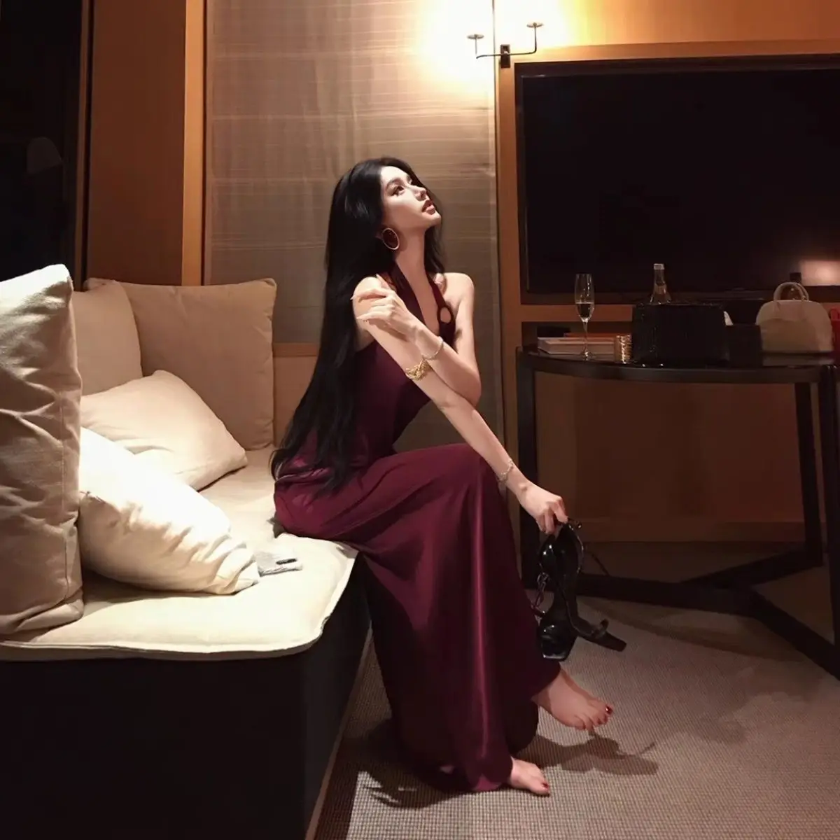 セクシーなVネックサテンホルターネックバースデーパーティー乾杯用イブニングウエストシェイプドレス