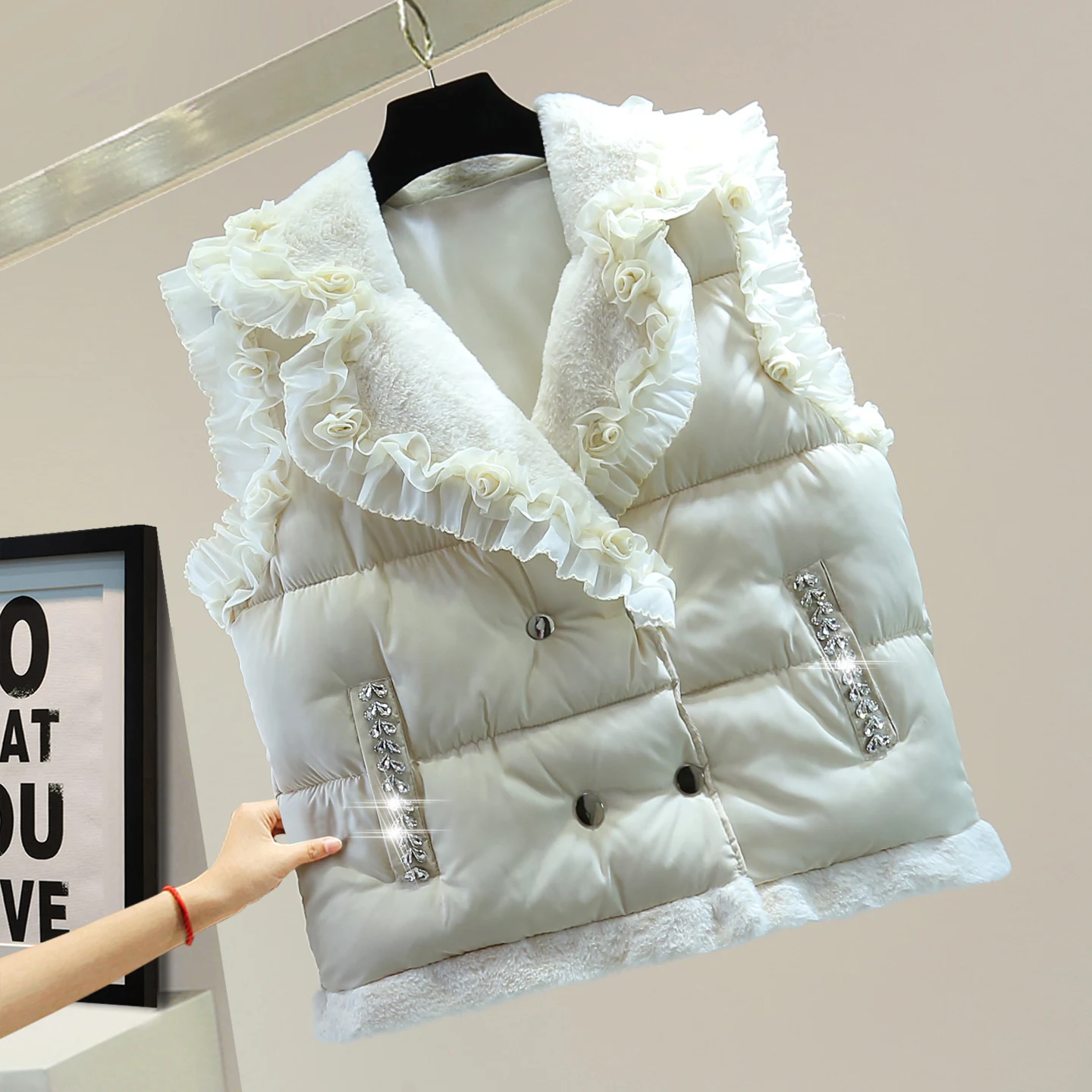 Ruffled Edge Fleece-Lined Sleeveless Cotton Jacket 2025 Autumn Winter Slimming Heavy Craft Flower Embellished Quilted Vest Lady