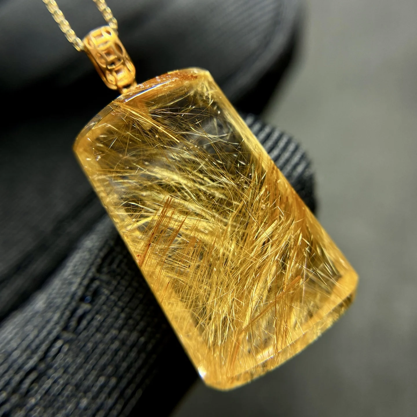 

Подвеска из натурального золота с рутилированным кварцем, ювелирные изделия из рутилированного кварца 22,5x13,8x8,2 мм для мужчин и женщин, Бразилия AAAAAAA