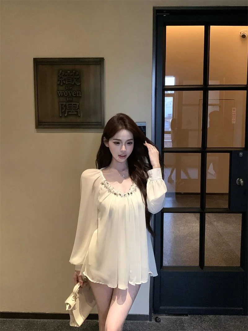 

Heavy Industry Sequined V-neck Long Sleeved Chiffon Shirt For Women in Spring 2025 New Style Apricot Loose DesignTemperament Top