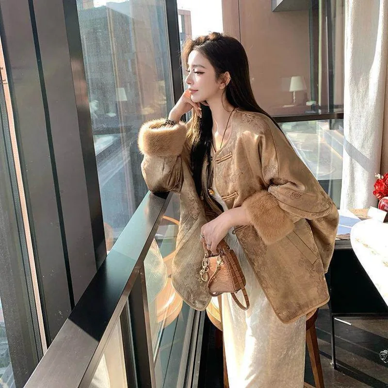 Extra-large, High-end, New Chinese-style Retro Coat Is A Loose Elegant Traditional Chinese Style Coat for Plump Women in Winter.