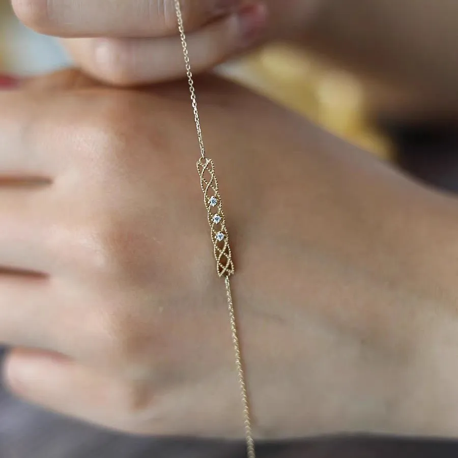 Simple diamond studded hollow out lace bracelet for women retro elegant fine bracelet fashion layering design jewelry gifts