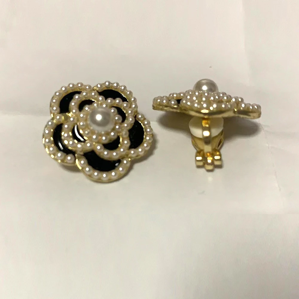 Camellia Flower Pearl Enamel Clip on Earrings Retro Flower Female High Grade Cuff Earrings Lightweight Luxury Ear Clip Earrings view 5