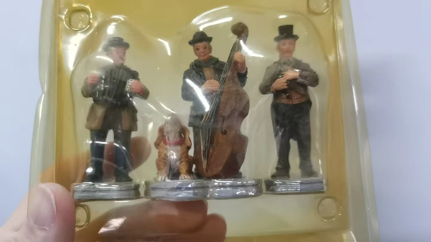 

Resin figure mental psychological sand table game box court therapy chrismas performances band