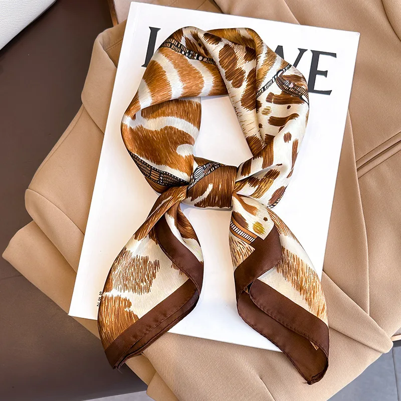 

2024 New Luxury Brand Women Silk Leopard Print Square Scarf Female Beach Stoles Echarpe Satin Headband Shawl Wraps Bandana