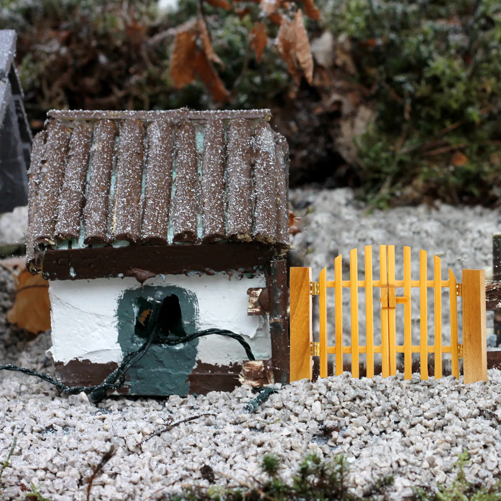 

Mini Wooden Gate for Dollhouse Exquisite Realistic Simulation Rustic Craft Fine Detail Openable Courtyard Decor Mini House