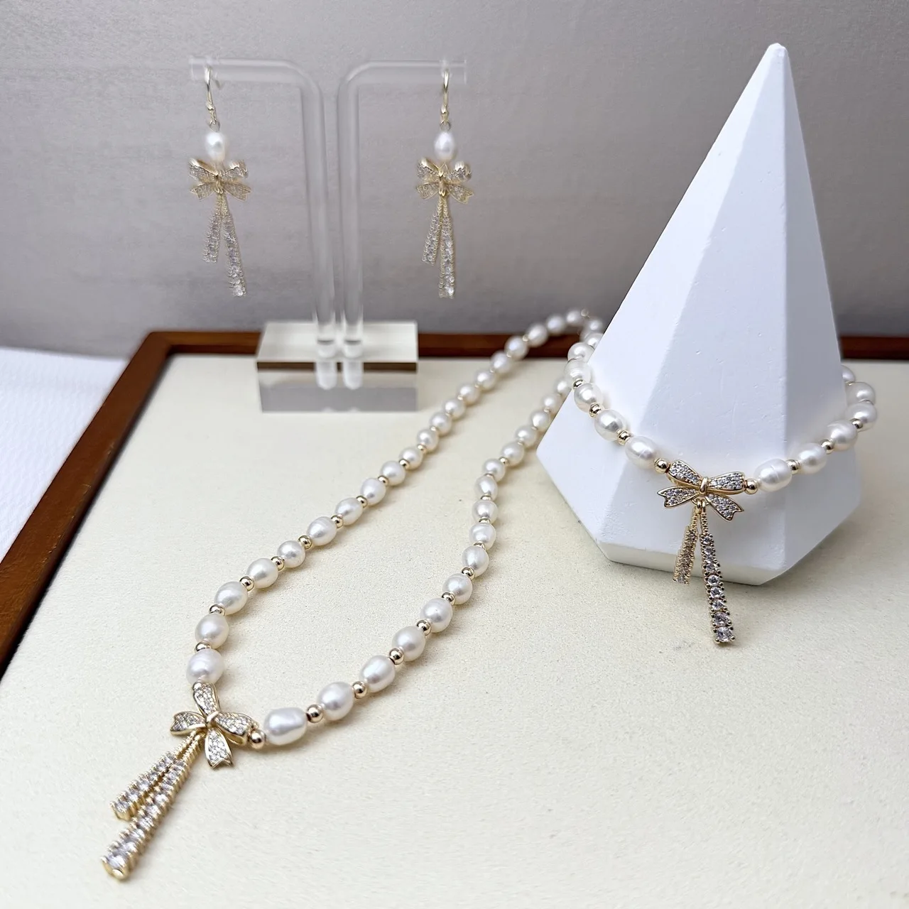Natural Rice-Shaped Pearl Bowknot Necklace Bracelet Earrings Set Light Luxury Minimalist High-End Temperament Versatile Jewelry view 6