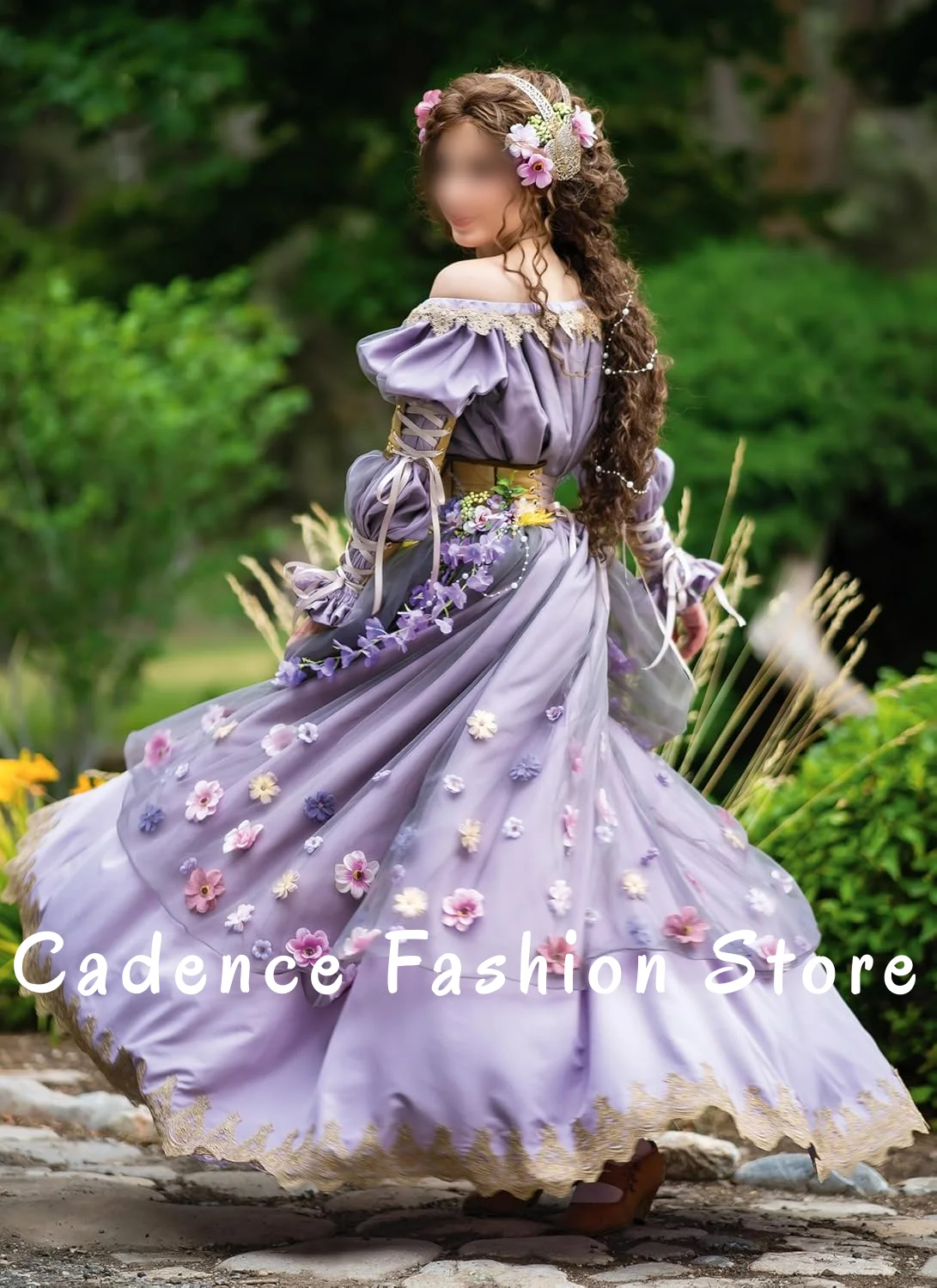 Maßgeschneidertes lavendelfarbenes lila Blumen-Feen-Abschlussballkleid, viktorianisches Kartenschulter-Langarm-Taillenkorsett, A-Linie, Applikation, plissiert, sogar