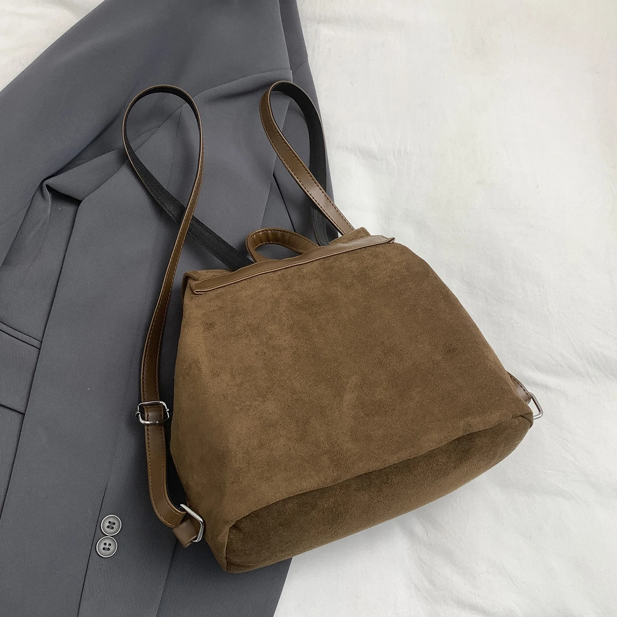 Retro College-Style Backpack for Women, 2026 New Autumn and Winter Model, Light Luxury Niche High-End Small Backpack for Female Students for Class and Commuting