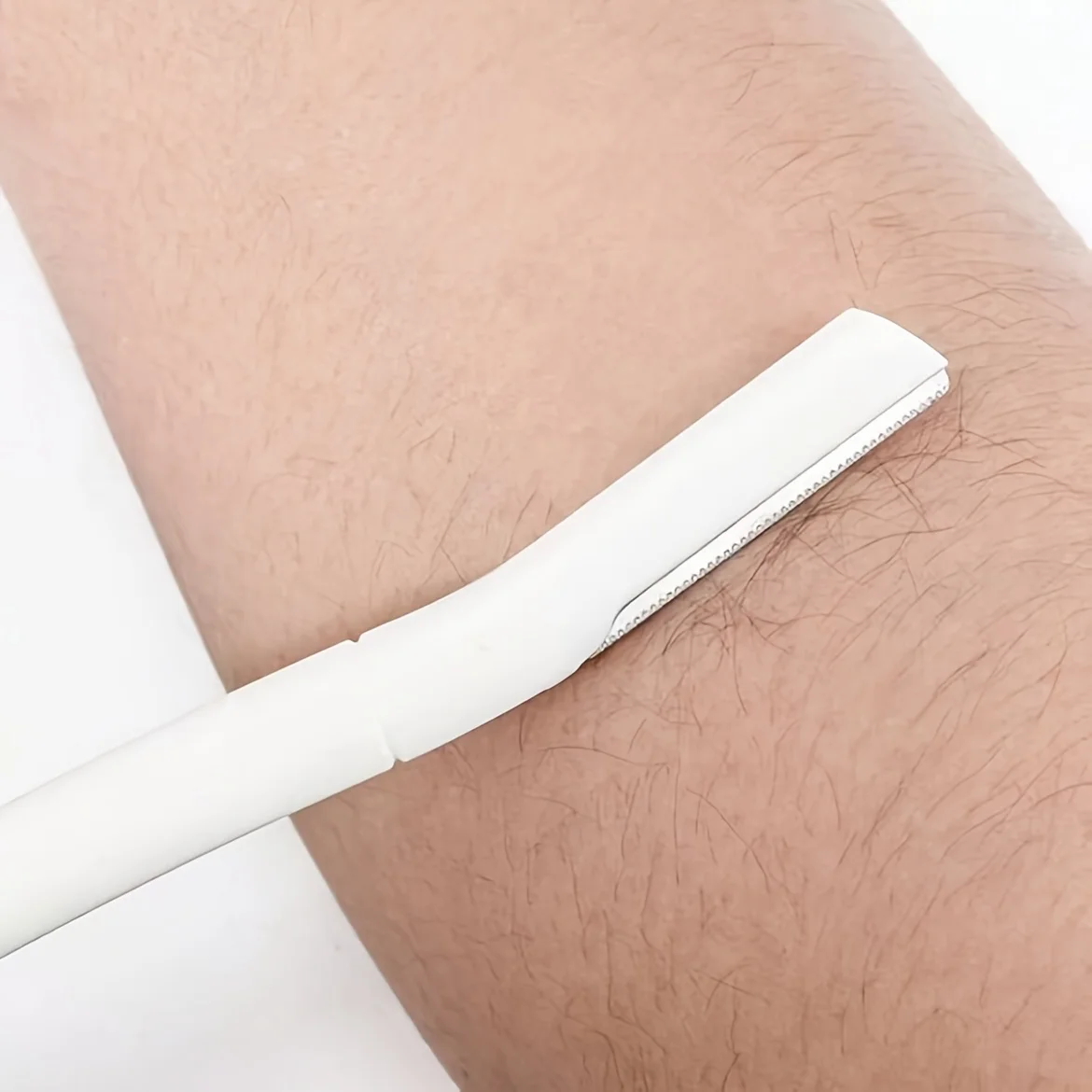 Set di rasoio e rasoio per sopracciglia di sicurezza da 4 pezzi – Strumento per dermaplaning con manico lungo per viso e corpo, ideale per uso domestico, salone e viaggi