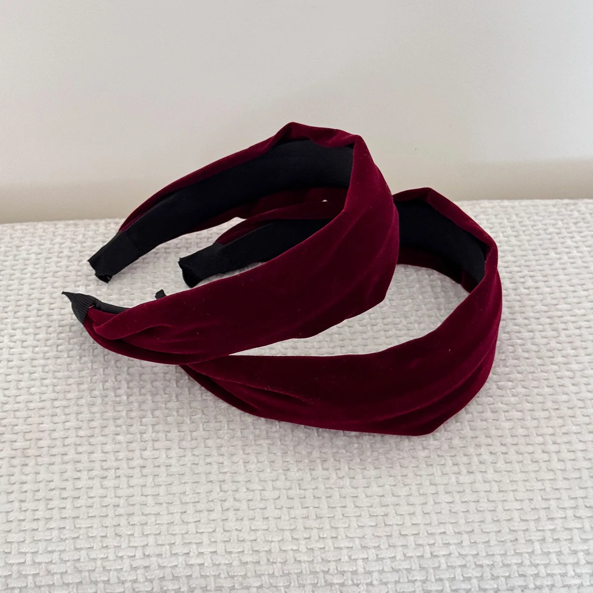 

Red velvet headband for women Girl 2025 new hair accessories band popular vintage leading fashion hoop washing kpop makeup Gift