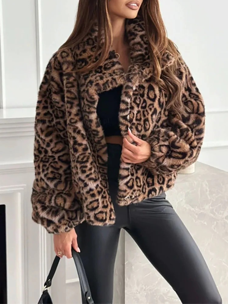 Podzimní elegantní chlupatý klopový měkký krátký svrchní kabát zimní ležérní volné bundy s dlouhým rukávem 2025 módní dámské kabáty s leopardím potiskem - náhled 4