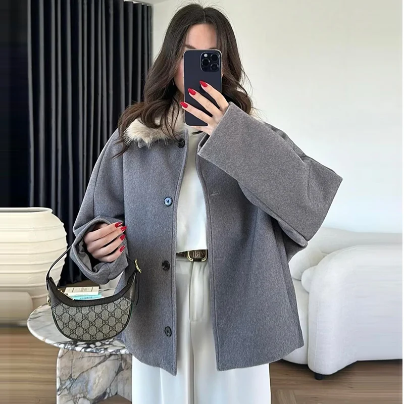 Nuove giacche e cappotti da donna autunnali 2025 Collo di pelliccia di moda Donne eleganti Cappotti caldi allentati Chic Youth Travel Joker Street Jackets