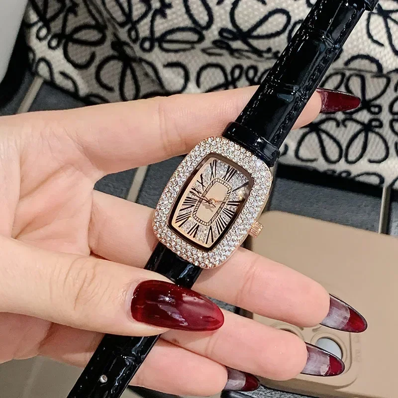 ساعة نسائية عصرية وعصرية بحزام جلدي مرصعة بالألماس وبرميل نبيذ ماسي مائي وساعة كوارتز نسائية