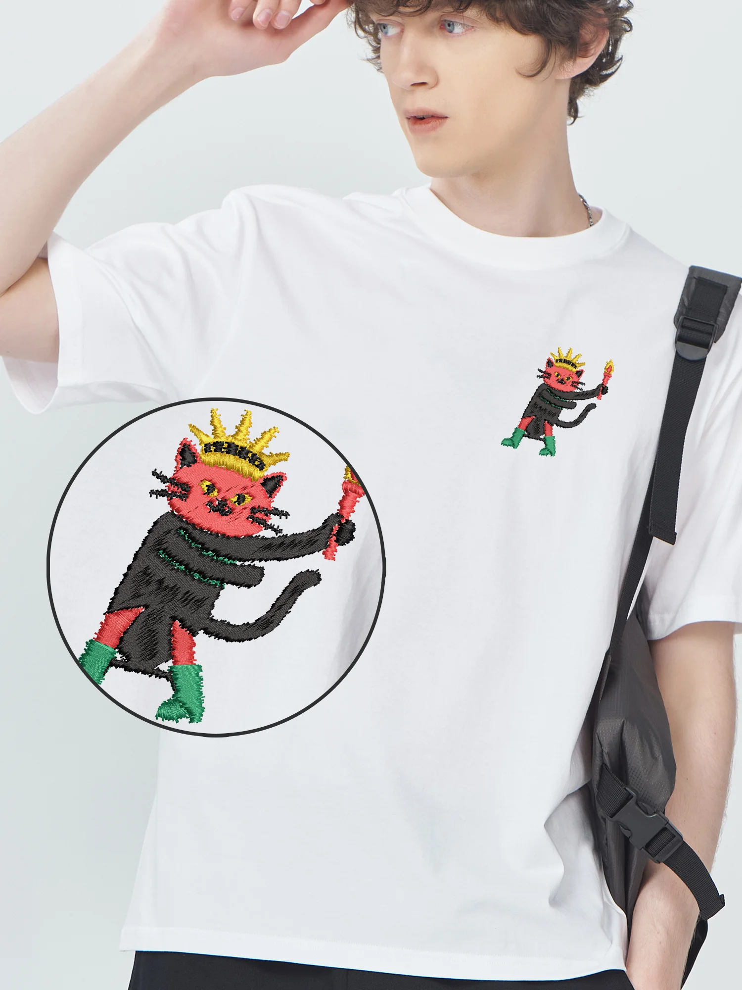 Unisex Embroidered T-Shirt Cat Taking Torch Cotton Oversized Fashionable Comfortable Streetwear Embroidery T-Shirt