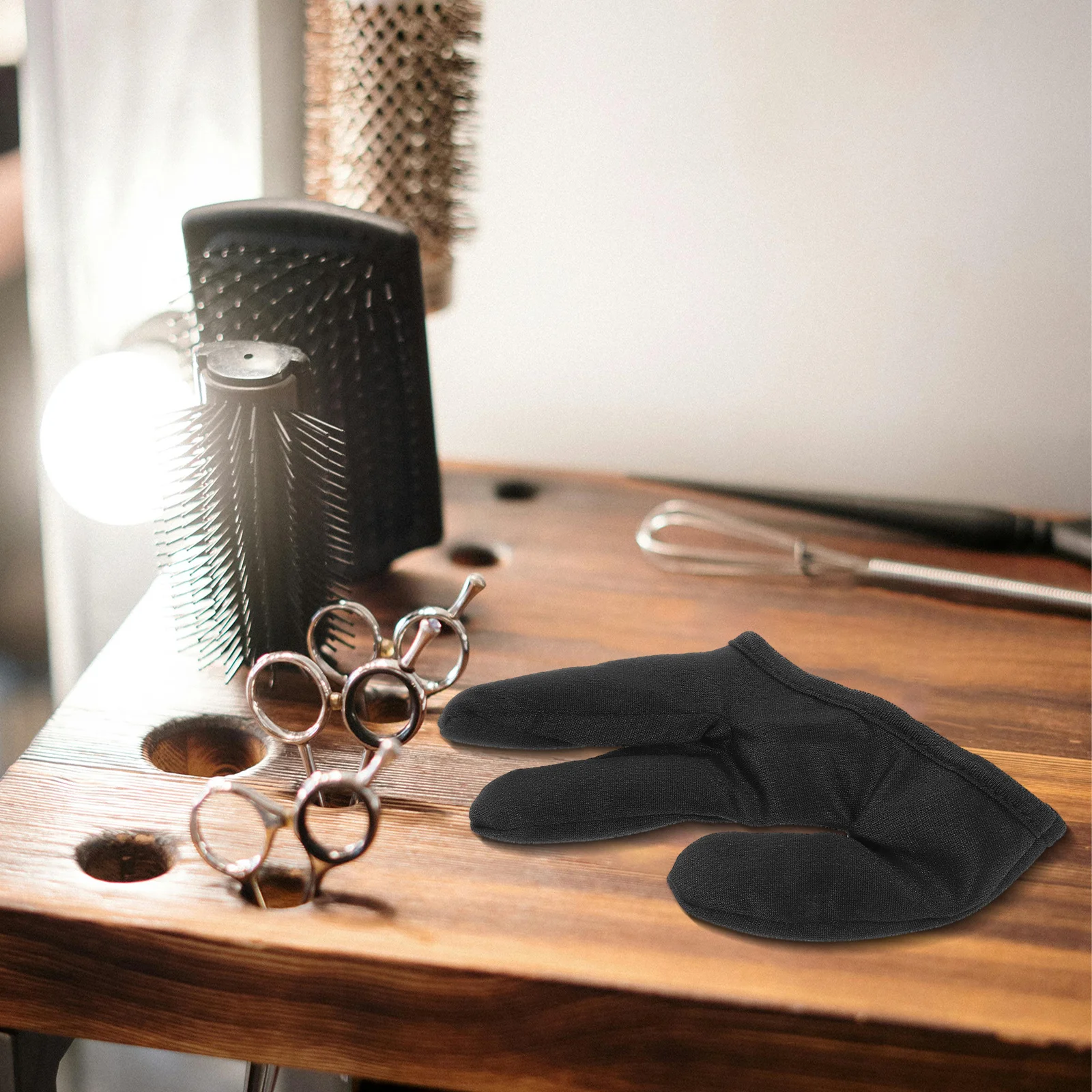 

Heat Resistant Three Finger Hair Styling Gloves Black Thermal Curling Wand Protection Gloves for Hair Straightener Tools