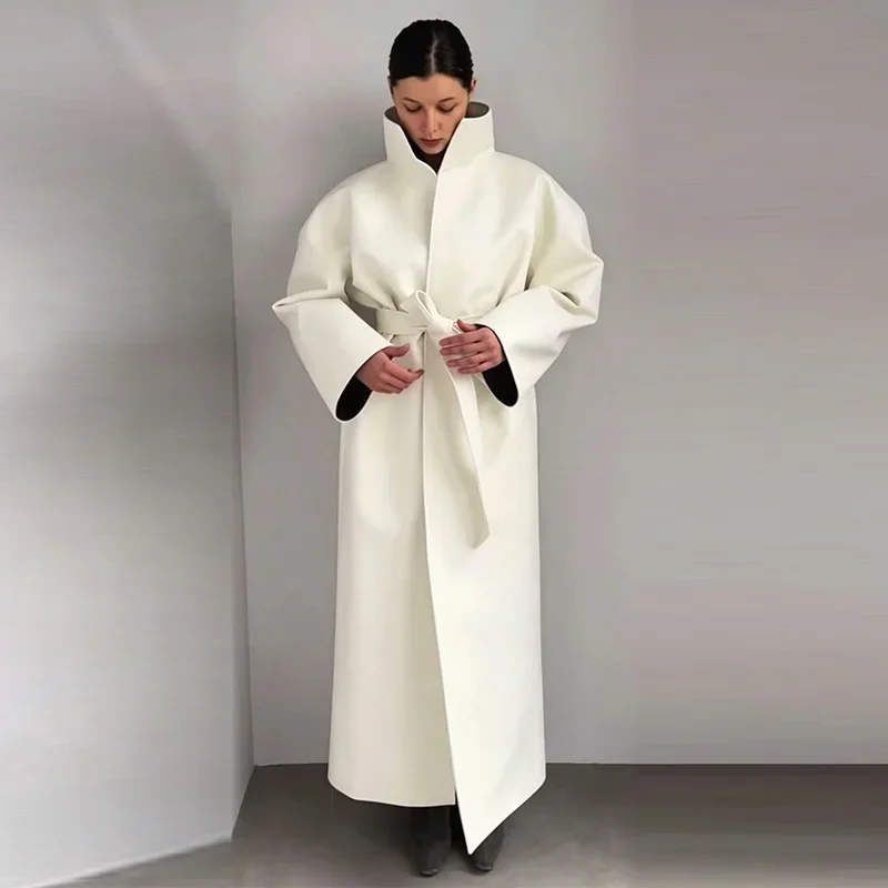 PU-Leder-Mantel mit hohem Stehkragen, Taillengürtel, überschnittenen Schultern, Wickelfront, langen Ärmeln, Maxi-Länge, Urban Wear – Detail 5