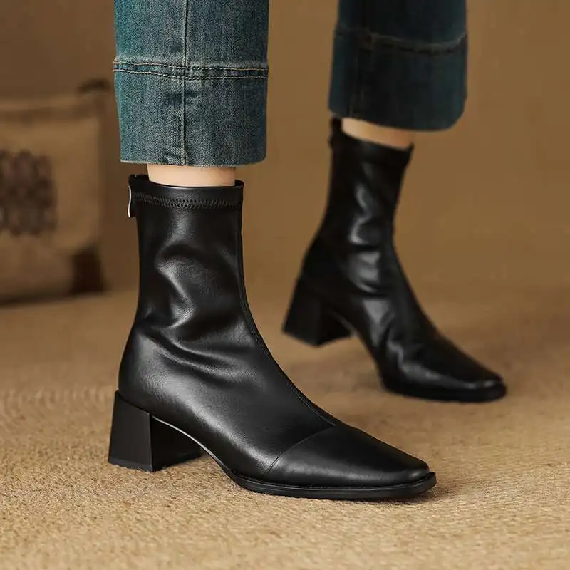 2026 البقرة انقسام الجلد سميكة عالية الكعب الأحذية الموضة الحديثة أحذية الشتاء الخريف الدافئة يؤرخ سستة العلامة التجارية النساء مطاطا حذاء من الجلد