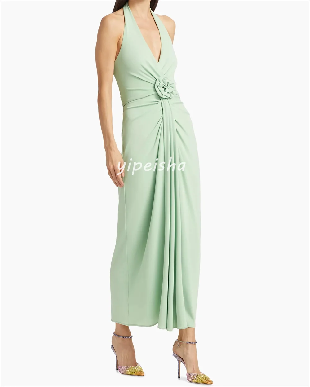 Aangepaste sexy moderne stijl jersey gedrapeerde handgemaakte bloem rechte halter midi-jurken op maat gemaakte gelegenheidsjurken van hoge kwaliteit