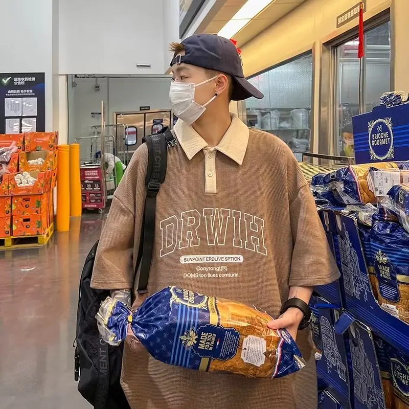 الأمريكية الرجعية التلبيب قميص بولو بأكمام قصيرة الرجال Harajuku عارضة الأزياء تنوعا المتضخم فضفاض تنوعا تي شيرت