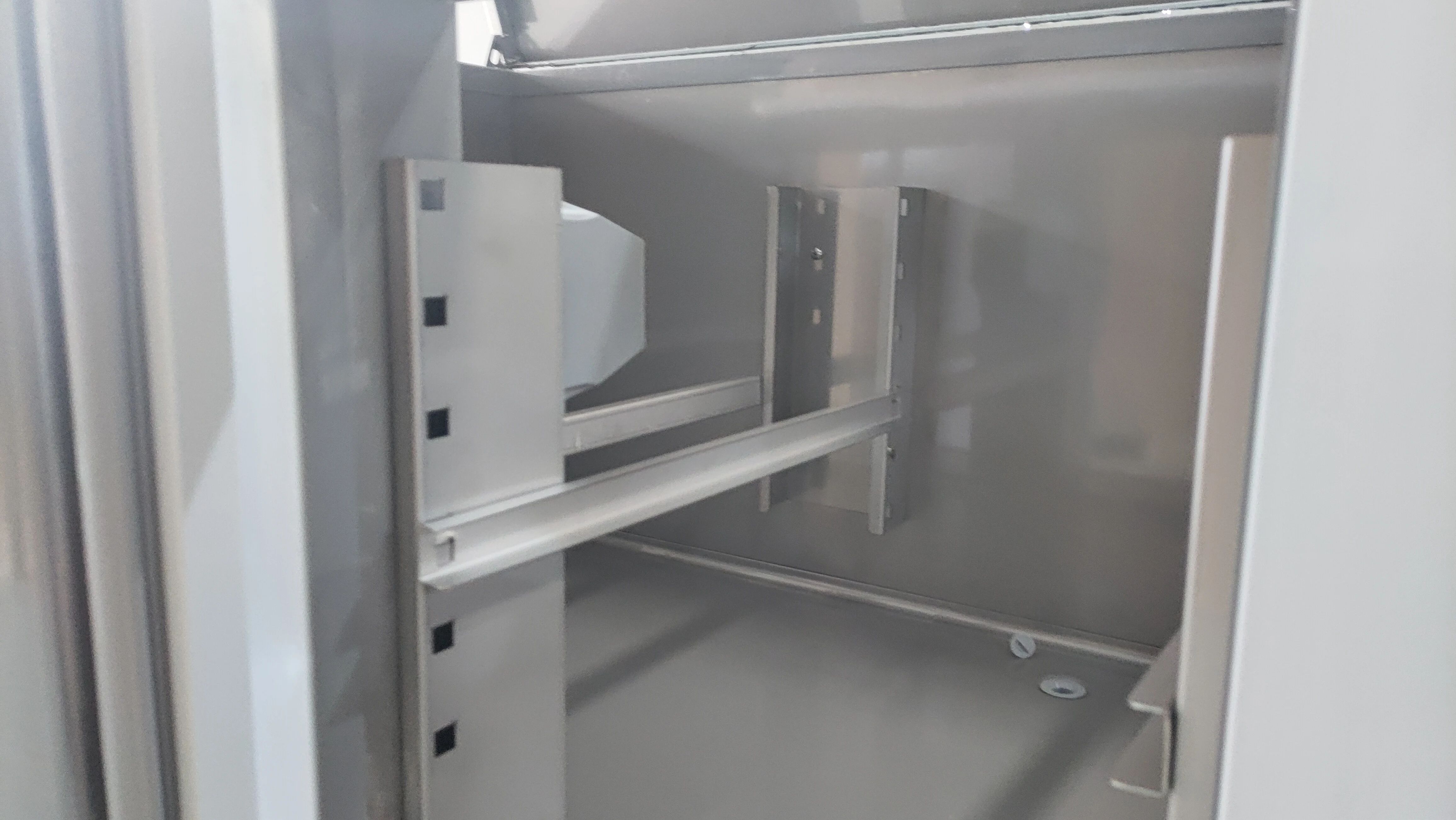 Custom Commercial Kitchen Machine Salad Bar Counter Refrigerator Preparation Chiller Pizza Prep Table