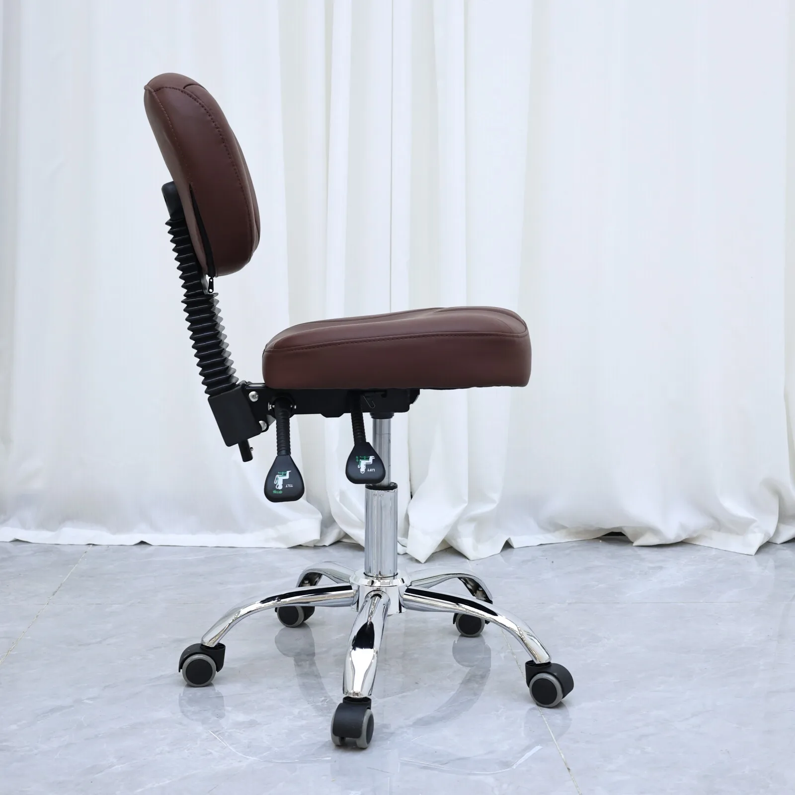 Ergonomischer Rollhocker mit Rückenlehne, für Nageltechniker, Friseure & Zahnärzte, Komfortabler Hebe-Technikerstuhl mit Rollen – Detail 10