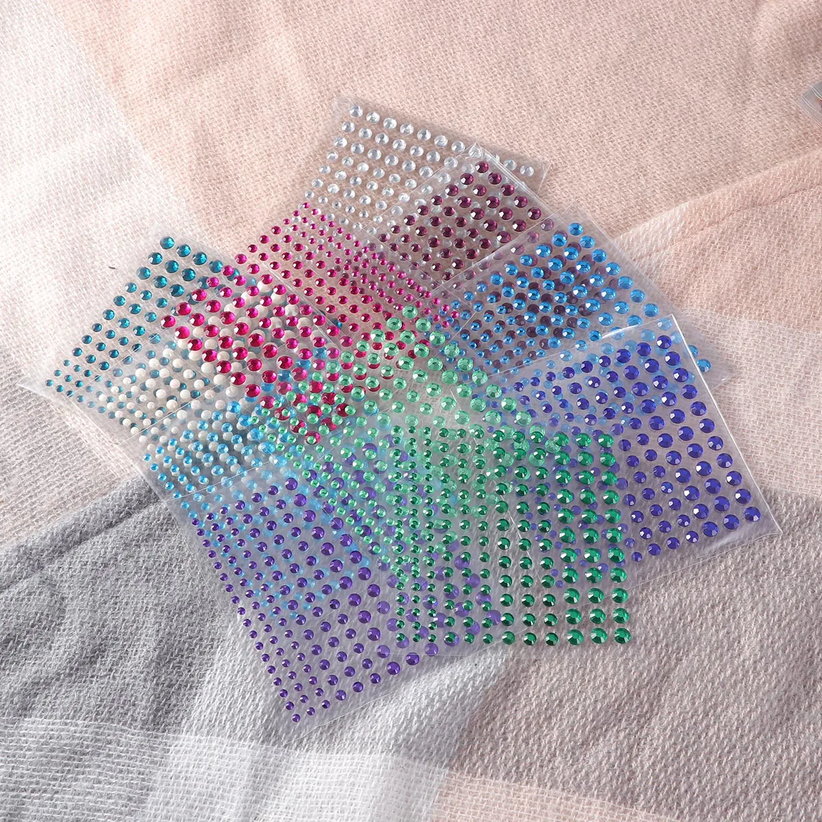 

DIY Rhinestones Self Adhesive Stickers Crystal Decor for Face Body Wedding Party Gift Wrapping Christmas naments H made Sewing