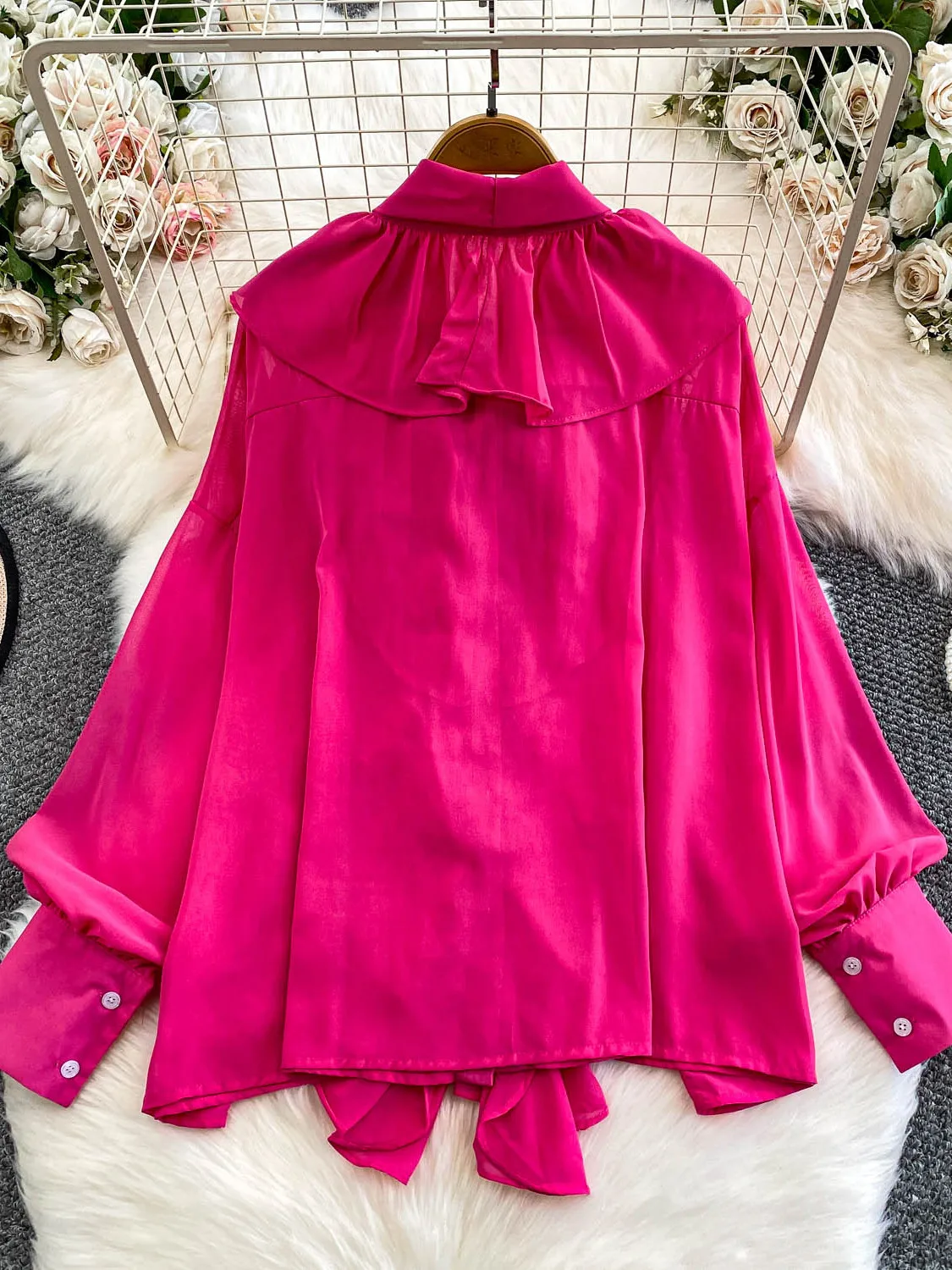 เสื้อผู้หญิงทรงหลวมสไตล์ฝรั่งเศส แขนยาว แต่งลูกไม้หวานๆ สำหรับฤดูใบไม้ร่วงและฤดูหนาว รุ่น Ele Lady Sle Knot V-ne irt