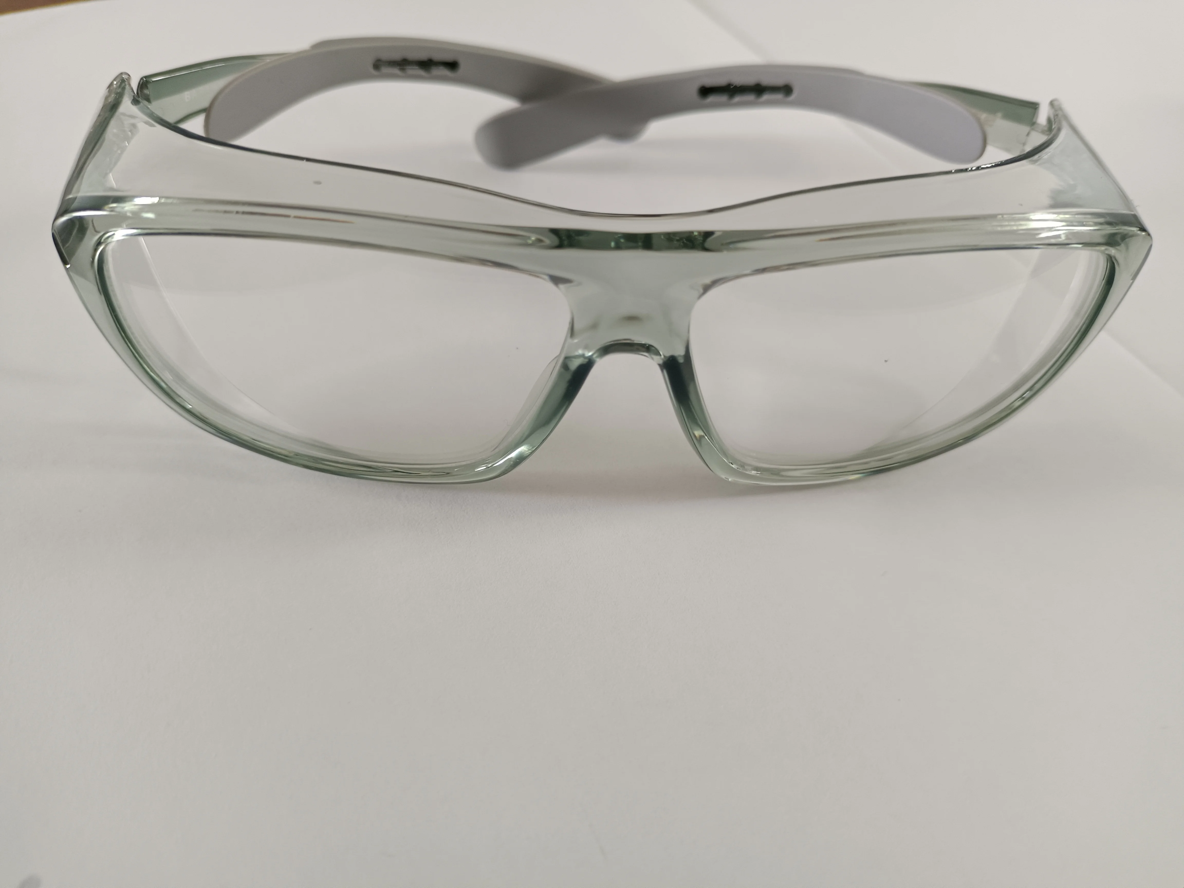 Lead case glasses 0.5 MMPB and 0.75 MMPB ray protection glasses can be overlaid on prescription glasses